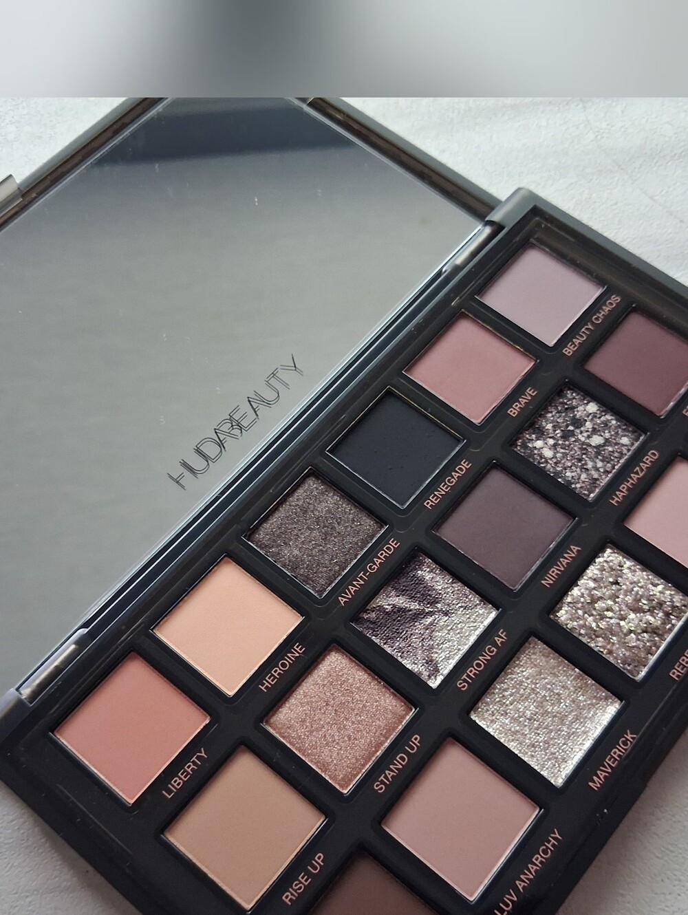 HUDA BEAUTY Eyeshadow Palette — Pink, Mauve, Rose and Champagne Tones